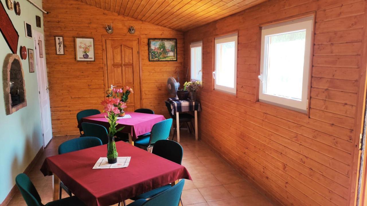 Opusztaszeri Mozes Vendeghaz Hotel Exterior foto