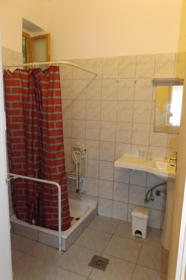 Opusztaszeri Mozes Vendeghaz Hotel Exterior foto