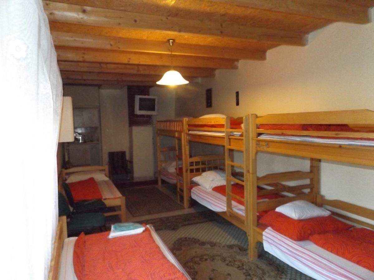 Opusztaszeri Mozes Vendeghaz Hotel Exterior foto